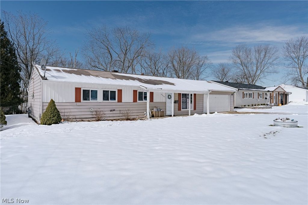 Photo of 6250 Oxford Court, Bedford Heights, OH 44146 (MLS # 5188244)
