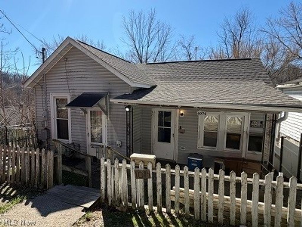 Photo of 1074 Grant Street, Zanesville, OH 43701 (MLS # 5193061)