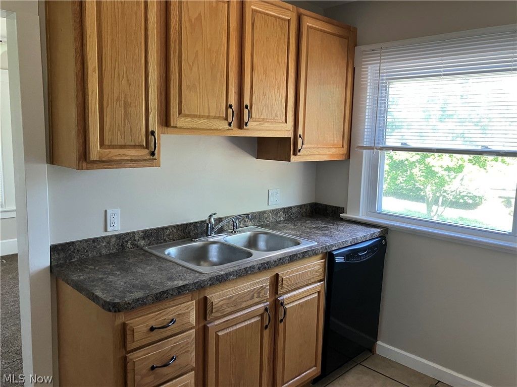 Photo of 502 Dewey Avenue, Elyria, OH 44035 (MLS # 5212953)