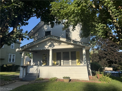 Homes For Sale - 235 15th Street<br/> Barberton, OH 44203