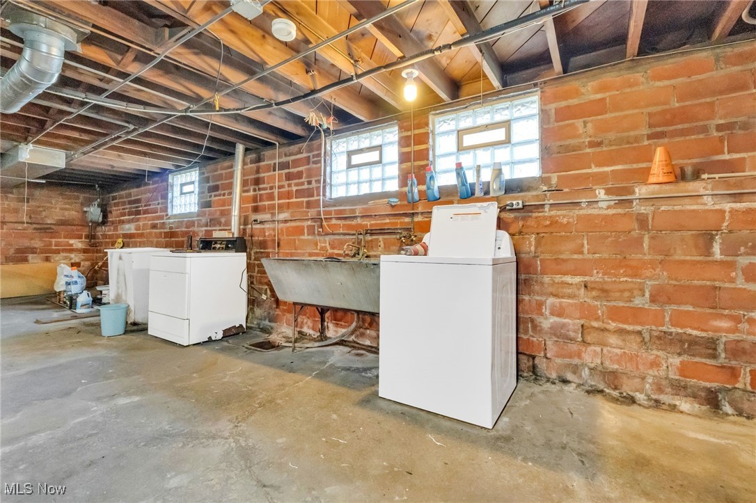 883 E 237th Street, Euclid, Ohio image 33