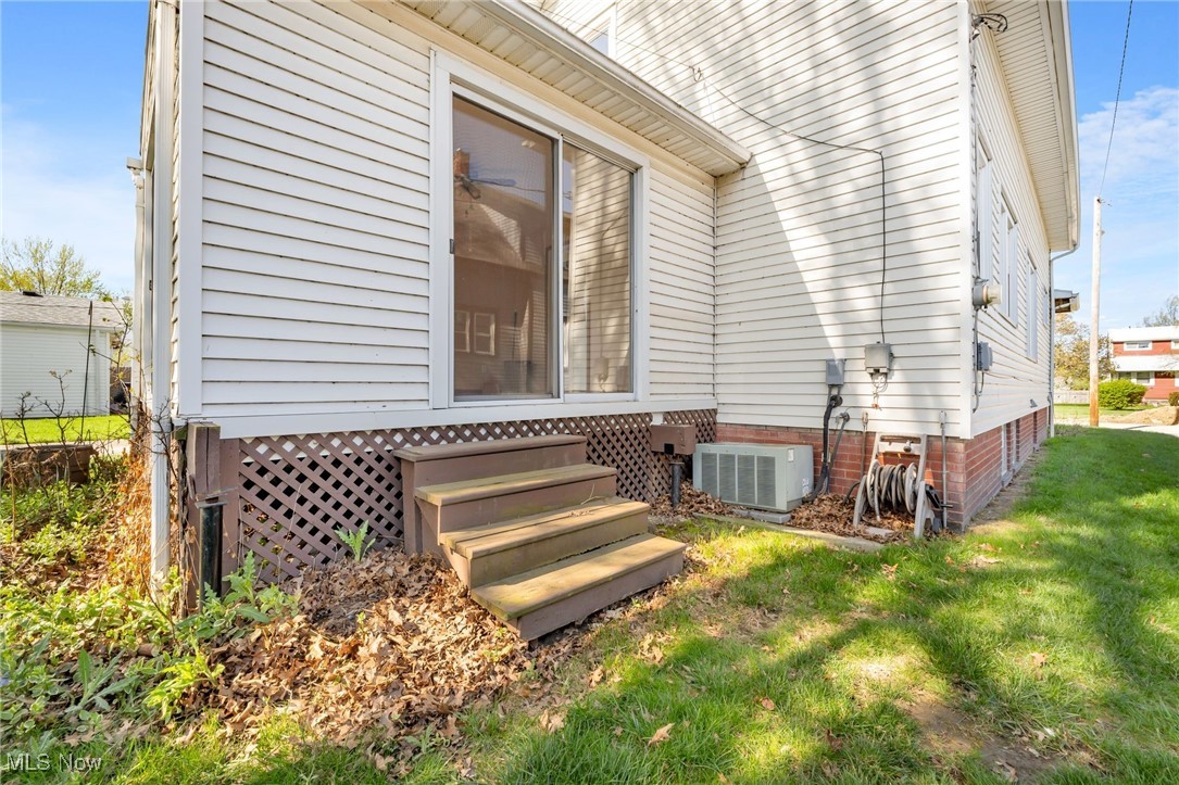 883 E 237th Street, Euclid, Ohio image 38