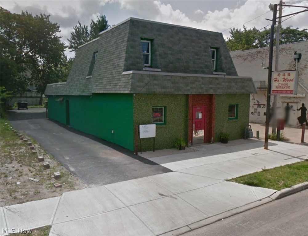 All restaurant equipment on site. Store front used as Chinese Restaurant. Zoned Commercial. Minutes from downtown and close to interstate, schools and public transportation. Security deposit plus 1st month rent due upon signing of Lease.