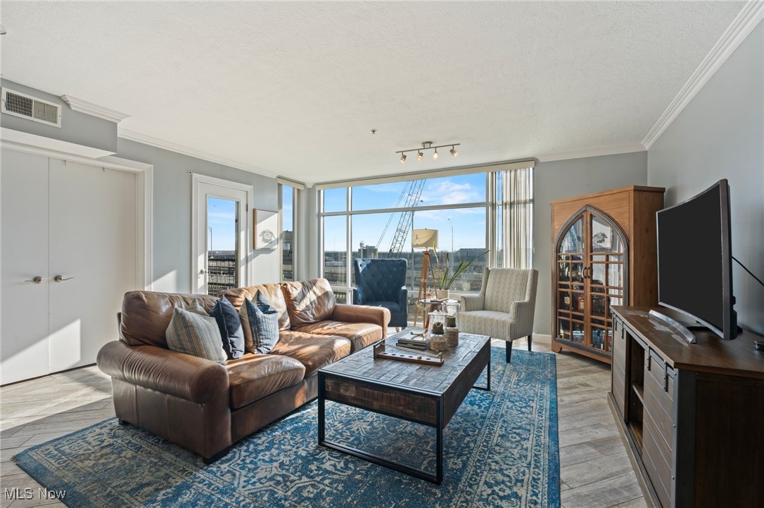 2222 Detroit Avenue 807