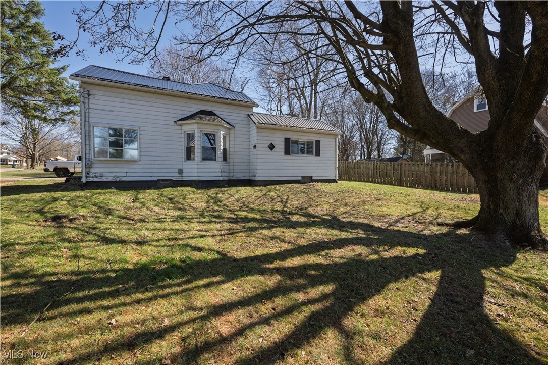 1438 E Main Street, Louisville, Ohio image 24
