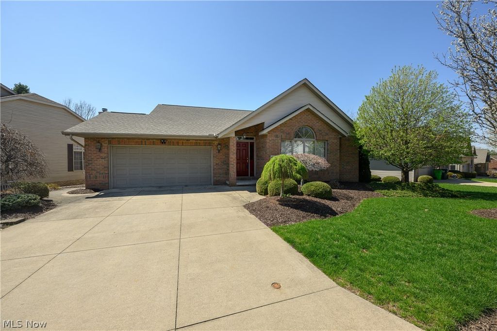 Photo of 900 Cordova Drive, Barberton, OH 44203 (MLS # 5200491)
