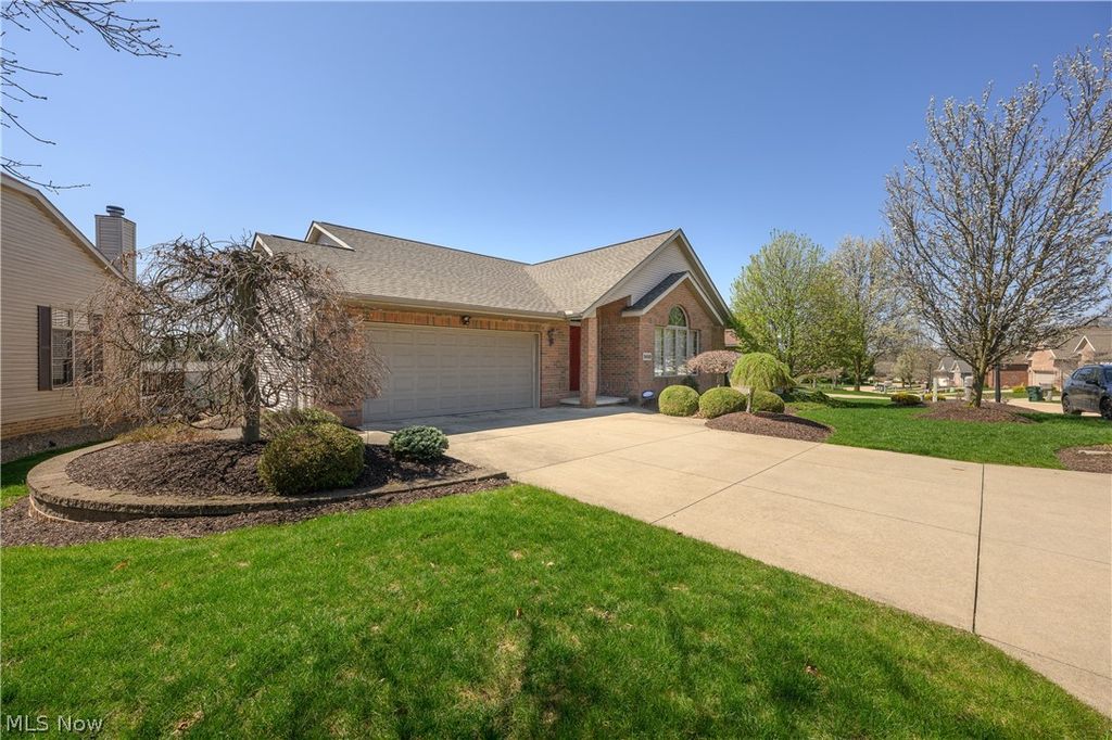 Photo of 900 Cordova Drive, Barberton, OH 44203 (MLS # 5200491)