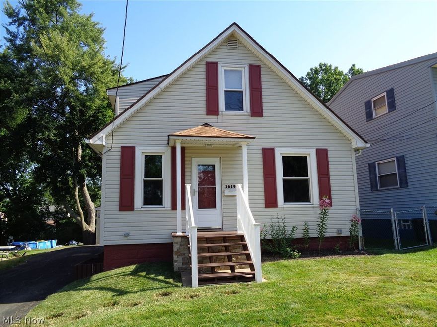 Vinyl Sided Bungalow Features Living Room + Family Room, Applianced Eat-In Kitchen, Dining Room, 3 Bedrooms, 1.5 Baths, Large Deck (15x17), Large Oversized 1 Car Garage/GDO, Fenced Backyard. Many Updates..Roof Shingles 2008, Replacement Windows 2011, Doors 2013, Siding 2005, Gutters 2005, Furnace 2003, HWT 2010. Plain Schools.   Look No Further!