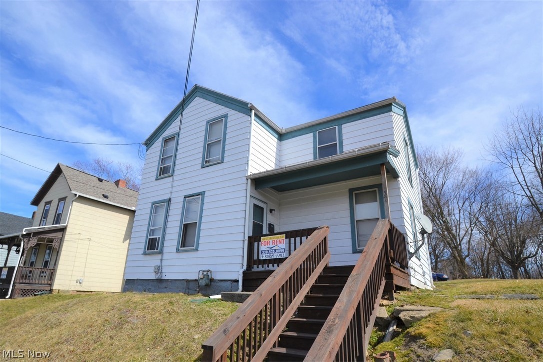 A fantastic opportunity to own a University of Akron Rental! All mechanical systems, as well as the kitchen and bath, have been completely updated.
2021-2022
4 rooms for $360 per room a month- $1440.
