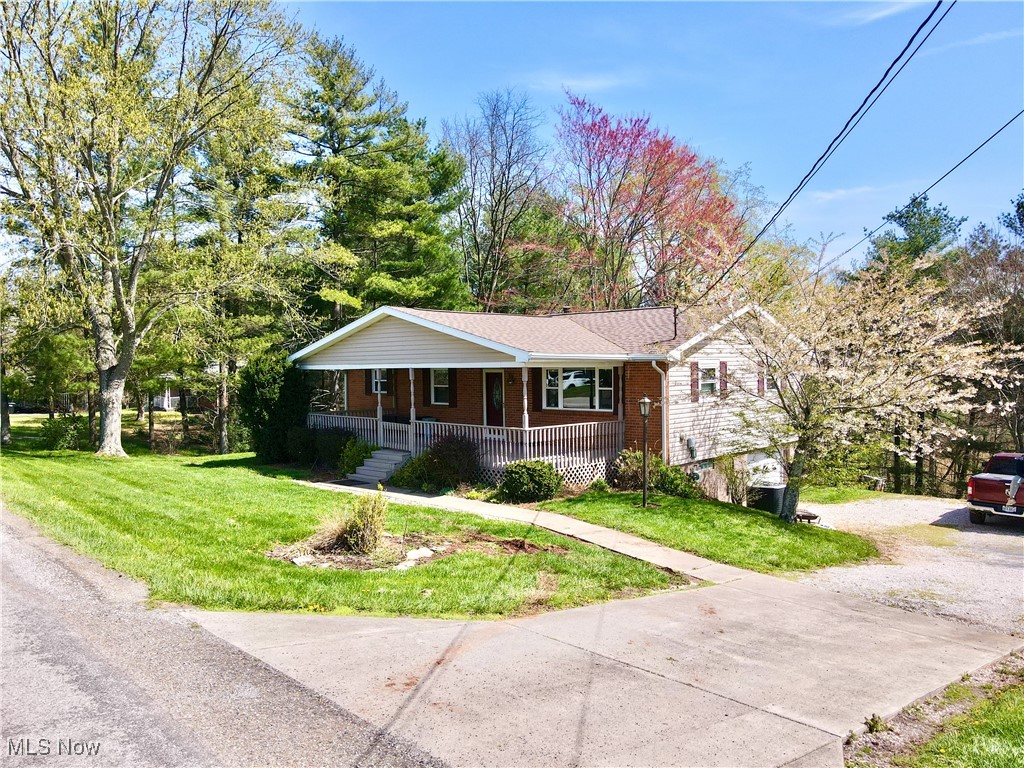 390 Wynncrest Drive, Marietta, Ohio image 2