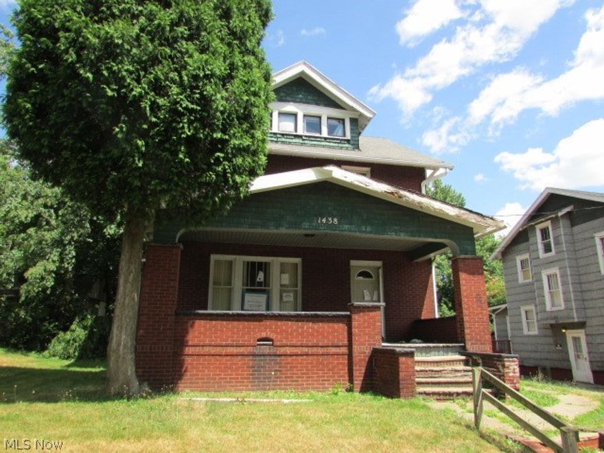 Lots of potential for the handyman homeowner or a great investment opportunity.  Property is sold AS IS.  Online bidding only. Bidding ends 2/14 at approximately 3:00 pm.