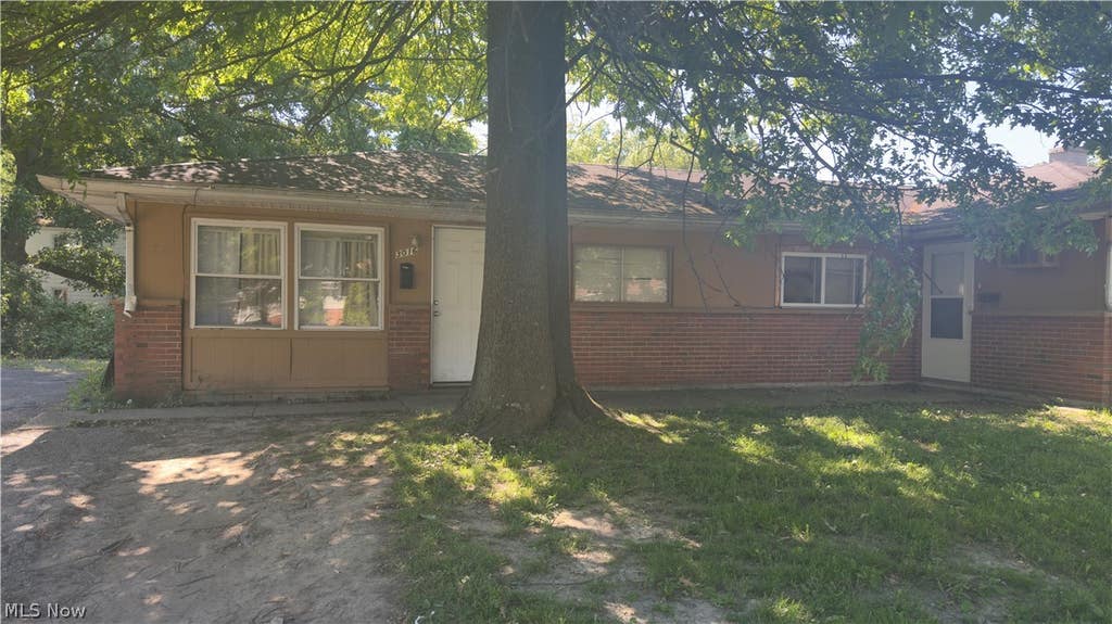 Photo of 3016 Northgate Avenue, Liberty, OH 44505 (MLS # 5221136)