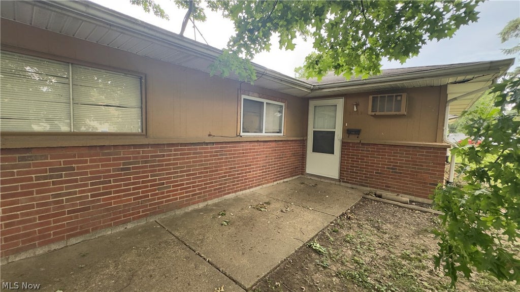 Photo of 3016 Northgate Avenue, Liberty, OH 44505 (MLS # 5221136)