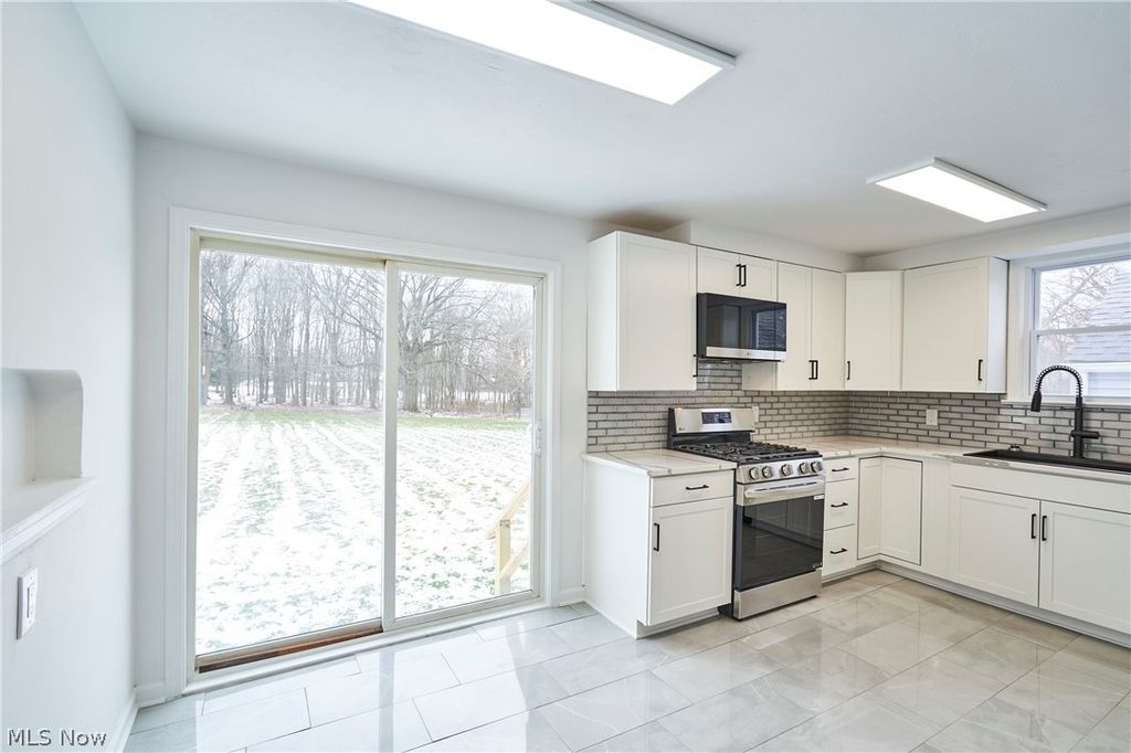 Photo of 2800 Stark Drive, Willoughby Hills, OH 44094 (MLS # 5194793)