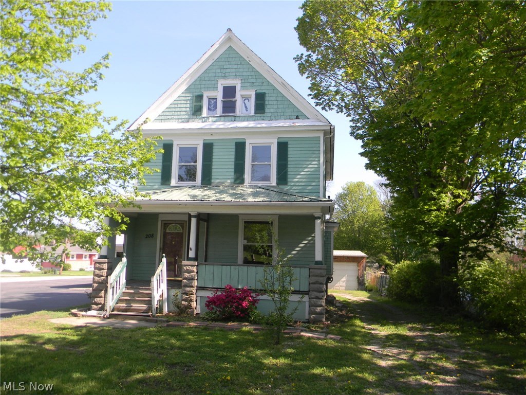 SELLS TO THE HIGHEST BIDDER! WEDNESDAY, JUNE 13, 5 PM - 3 Bed with finished attic, 2 Bath, 1696 SF Conneaut Colonial located in Conneaut City West side! This home features a comfortable living room, spacious kitchen, full modern bath and 3 bedrooms. The full basement offers added storage. Detached garage/pole barn. This home is just a short drive to the Lake Erie shoreline, parks and beach. Absolute! 10% Buyer's Fee, 10% Deposit, 30 Day Close. Preview & Registration opens 1 hour before auctions begin. Property sells as is with no contingencies. Buyers agree to close at title company indicated according to fee schedule indicated, title insurance is optional. Presale offers will not be accepted. Zoned B2 business district. Suggested opening bid $5,000, absolute auction, no minimum or reserves.