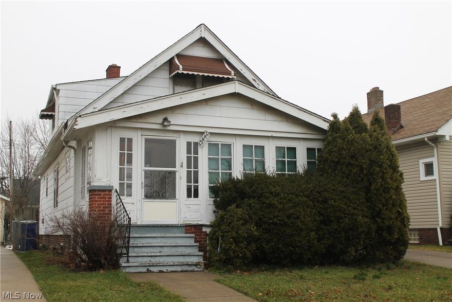 Great opportunity to own your own home or purchase an investment property in Cleveland. This 3 bedroom house with a full bath on the main floor is just waiting for you to update it. Call and schedule your private showing today.