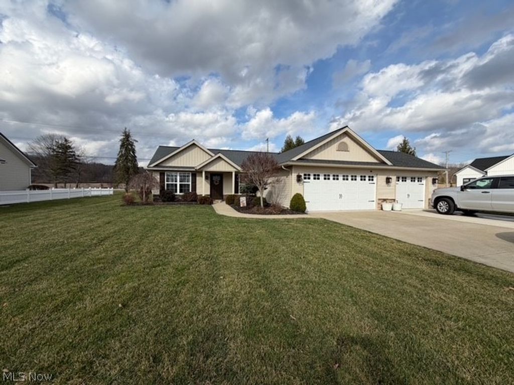 Photo of 2805 Jacks Fairway, Nashport, OH 43830 (MLS # 5191530)