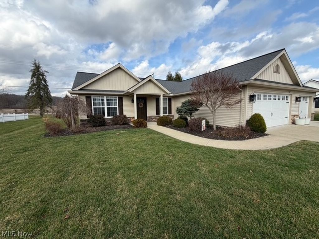Photo of 2805 Jacks Fairway, Nashport, OH 43830 (MLS # 5191530)