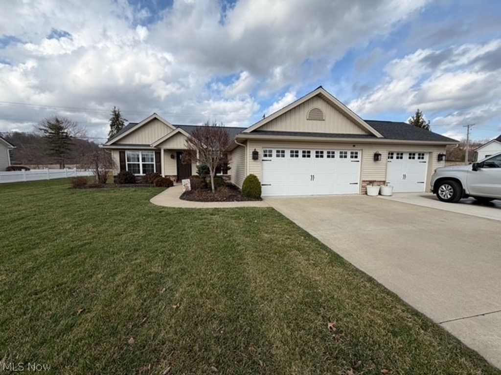 Photo of 2805 Jacks Fairway, Nashport, OH 43830 (MLS # 5191530)