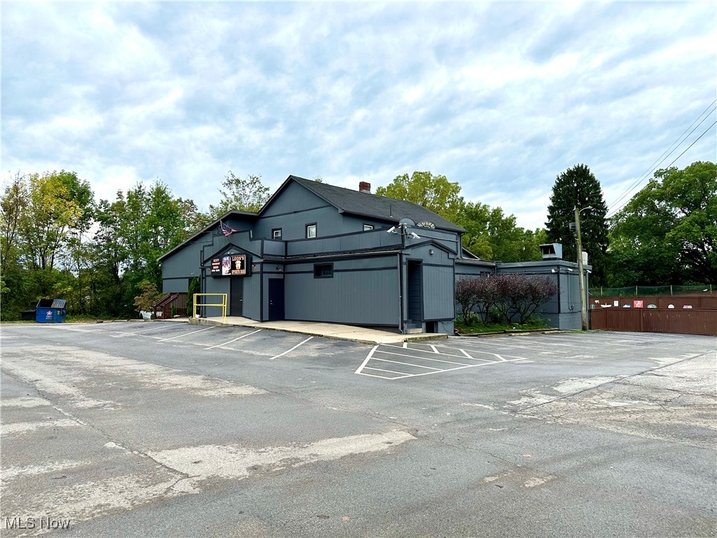 1111 Niles Cortland Road NE