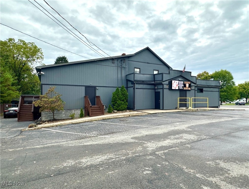 1111 Niles Cortland Road NE