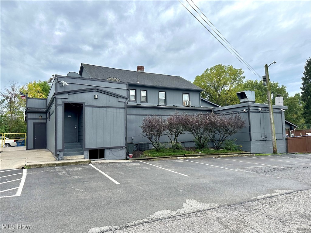 1111 Niles Cortland Road NE