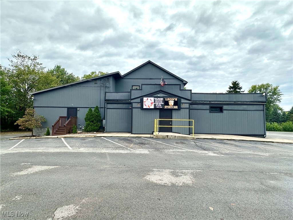 1111 Niles Cortland Road NE