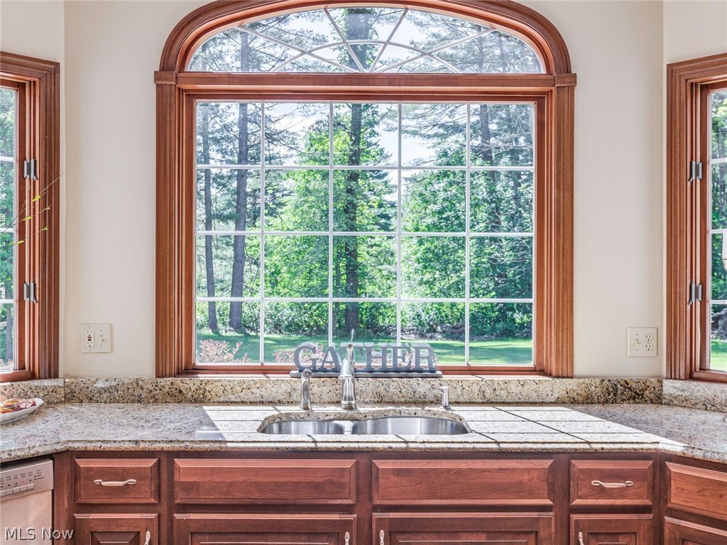 Oak Point Commons - Residential Lease