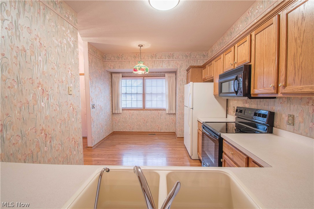 Villas At London Square Condo - Residential