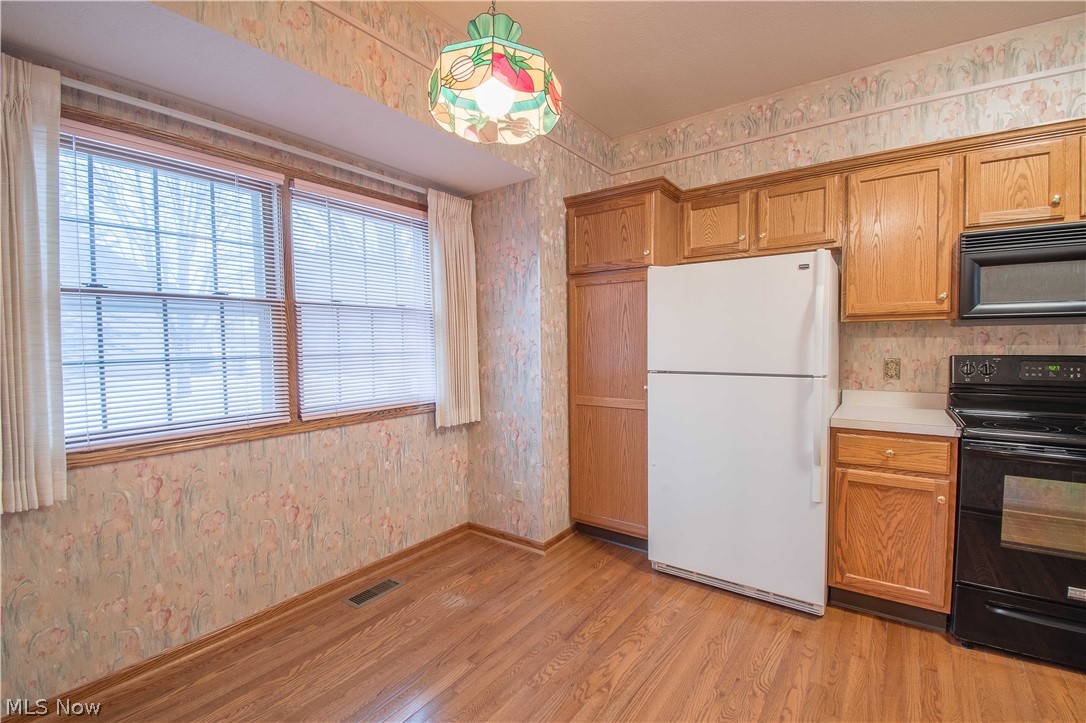 Villas At London Square Condo - Residential