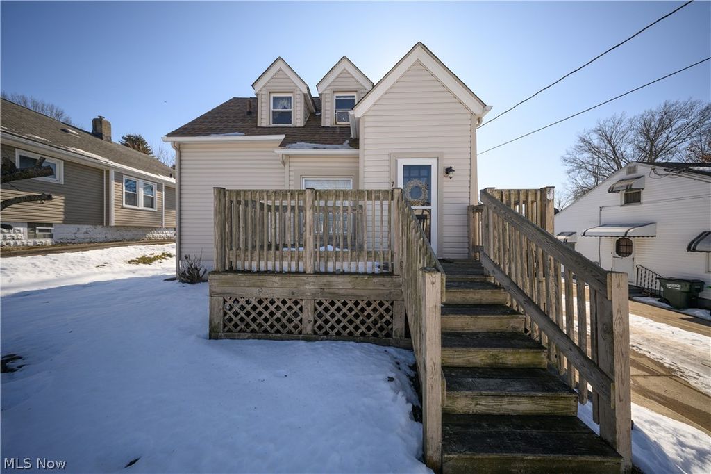 Photo of 270 E Cassell Avenue, Barberton, OH 44203 (MLS # 5187234)