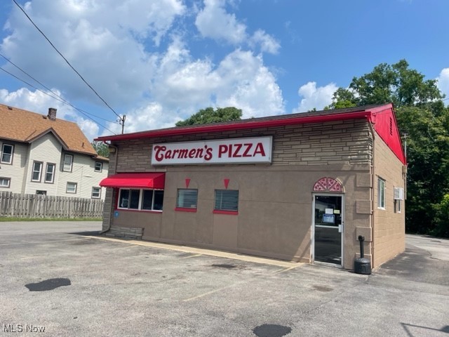 Well established Warren landmark with award winning take-out food. This is a turn-key business with a very loyal customer base! Many newer appliances including refrigerators, coolers, oven, warmer and air conditioning. Building, business and equipment included. Outstanding opportunity to own one of Warren’s finest traditions. New three dimensional roof installed and exterior painted in July 2023.