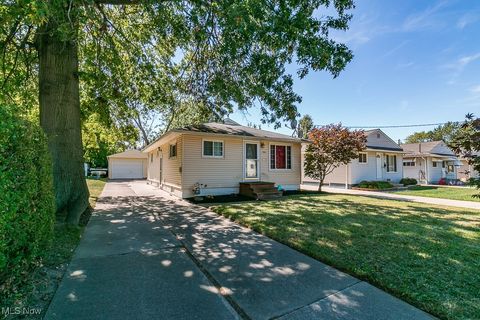 1900 Robindale Street, Wickliffe, OH 44092 - #: 5073573