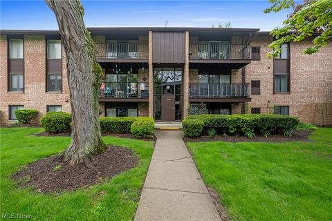 Photo of 16395 Heather Lane, Middleburg Heights, OH 44130 (MLS # 5210649)