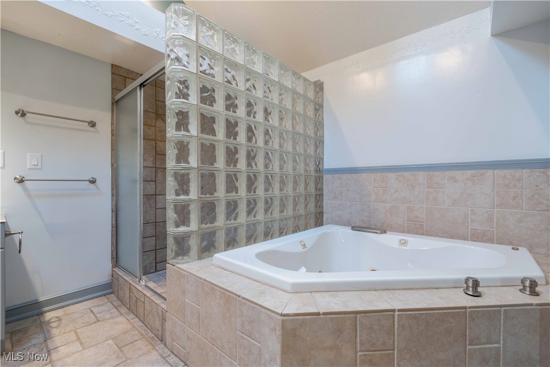 Village/Navarre - Residential