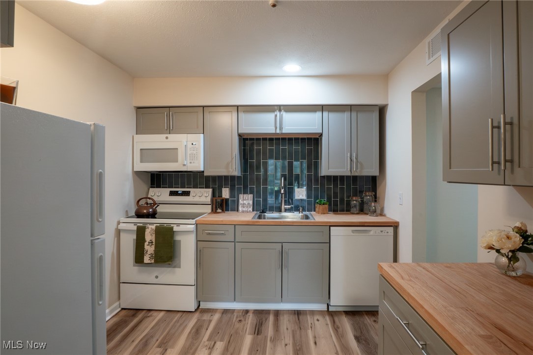 Versailles At Hudson Condo - Residential