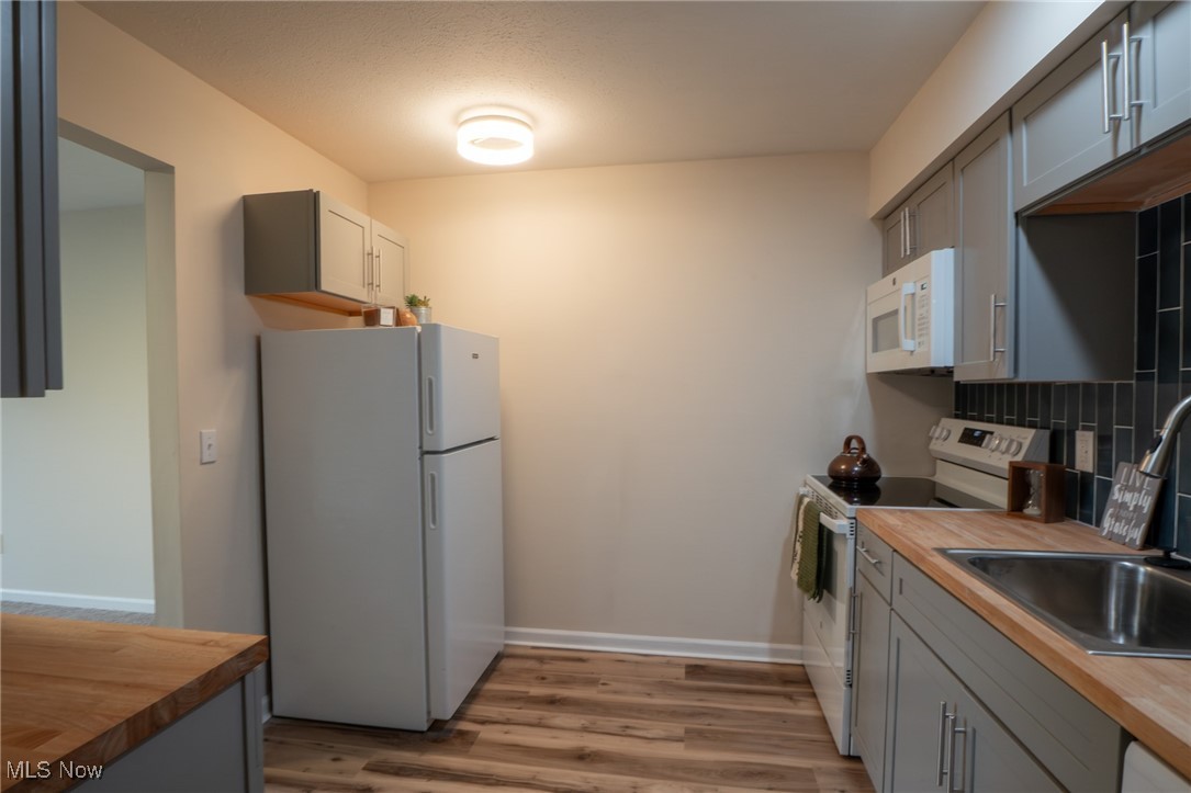 Versailles At Hudson Condo - Residential