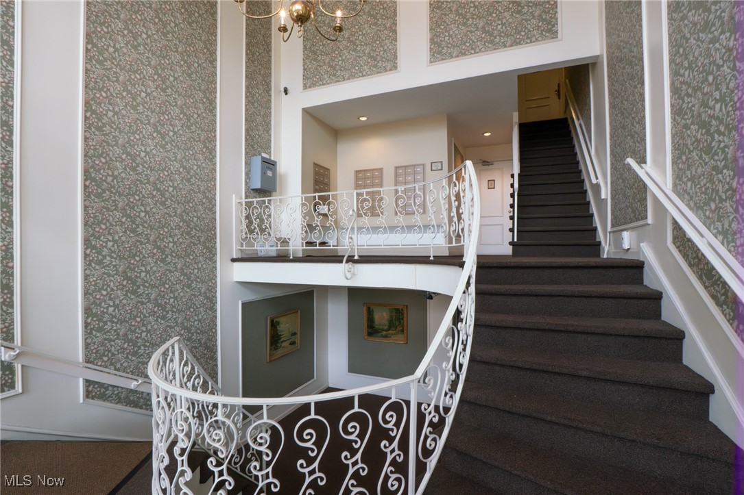 Versailles At Hudson Condo - Residential