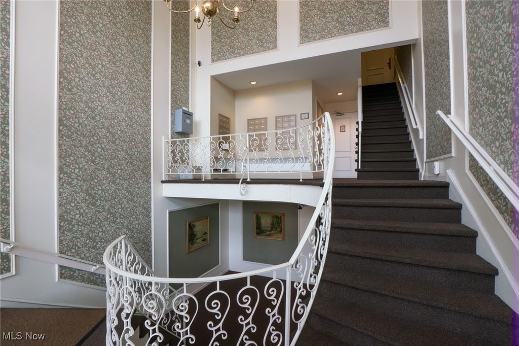 Photo of 75 Atterbury Boulevard #214, Hudson, OH 44236 (MLS # 5179881)