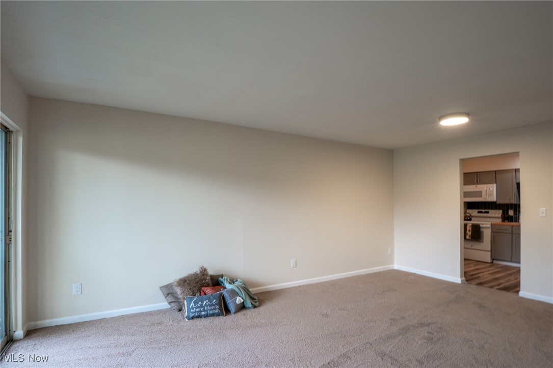 Versailles At Hudson Condo - Residential