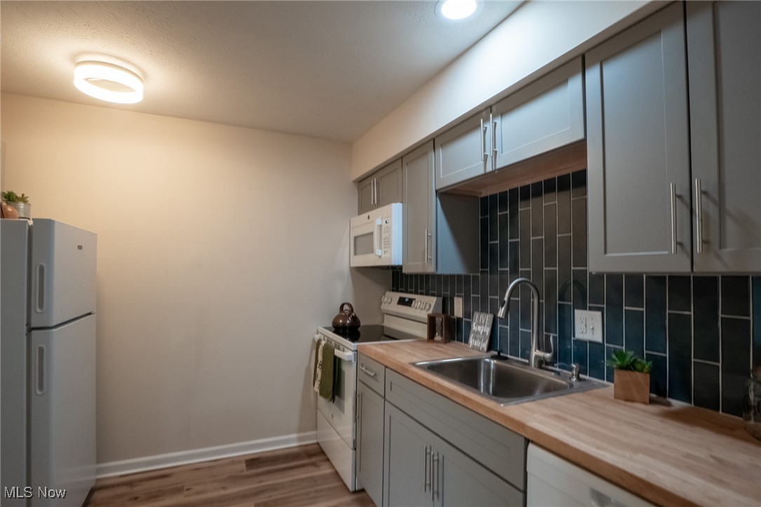 Versailles At Hudson Condo - Residential