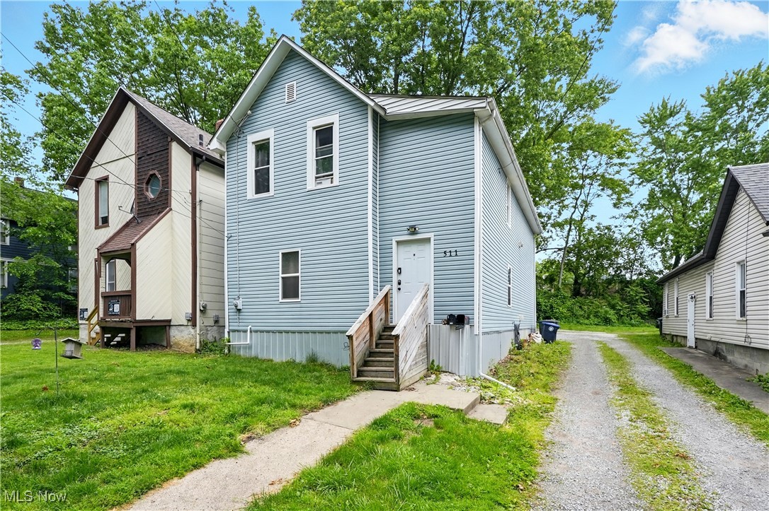 Don’t miss this incredible opportunity to own a well-maintained multi-family property perfect for owner occupants looking to live in one unit while renting the other, or investors seeking to expand their portfolio. The first-floor unit features 2 spacious bedrooms, 1 full bathroom, convenient in-unit laundry, and a bright eat-in kitchen. It’s been tastefully updated with new flooring and neutral paint throughout move-in ready! The second-floor unit offers even more space with 4 bedrooms, 1 full bathroom, in-unit laundry, and a generously sized eat-in kitchen. Like the lower unit, it has been refreshed with new flooring and modern neutral tones.
This property combines practicality, comfort, and income potential all under one roof. Schedule your showing today and take the next step toward smart homeownership or portfolio growth!
