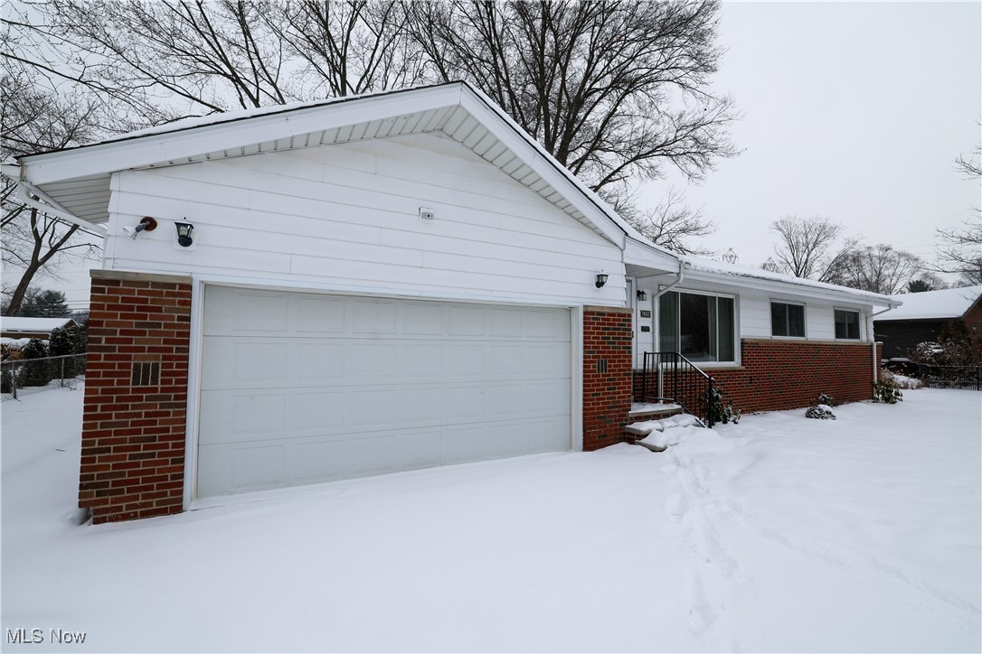 7882 List Lane, Parma, Ohio image 9