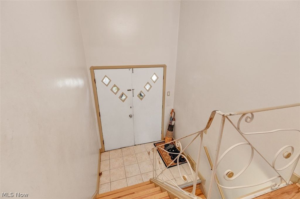 Photo of 5707 Vickie Lane, Bedford Heights, OH 44146 (MLS # 5224104)