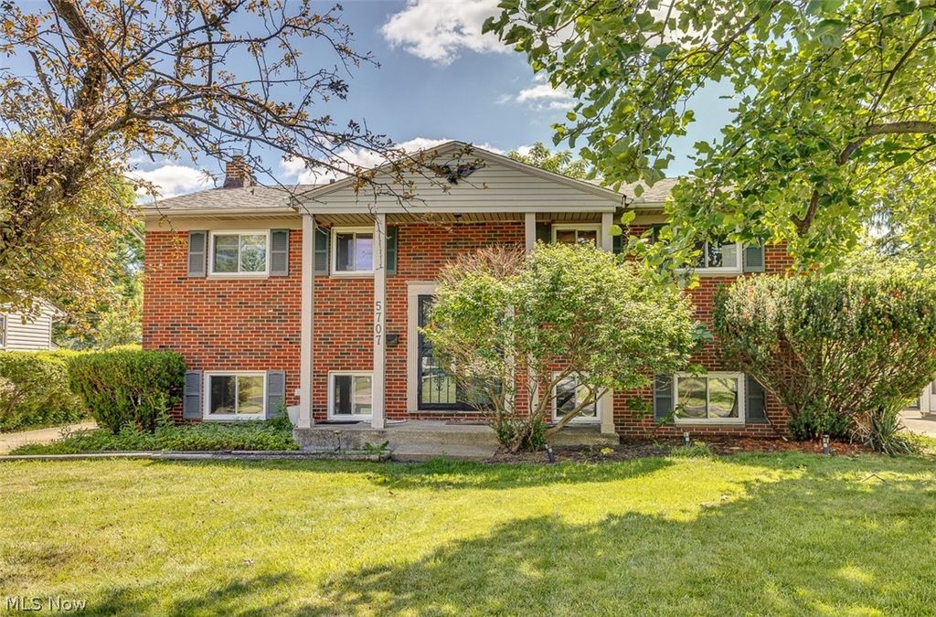 Photo of 5707 Vickie Lane, Bedford Heights, OH 44146 (MLS # 5224104)