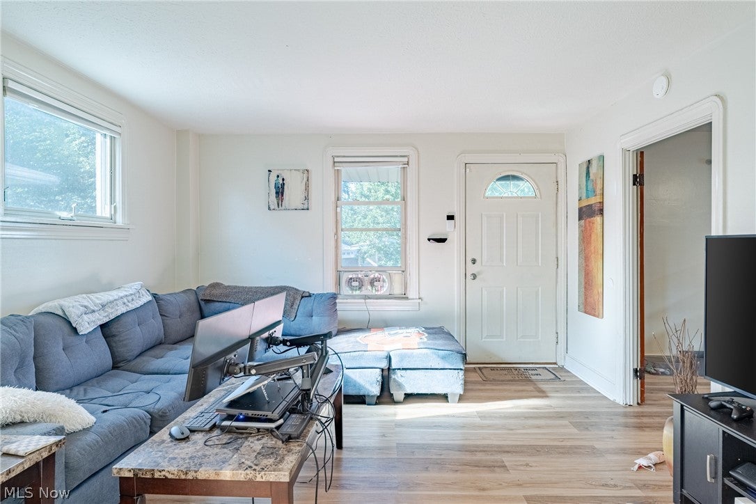 2409 Montclair Avenue