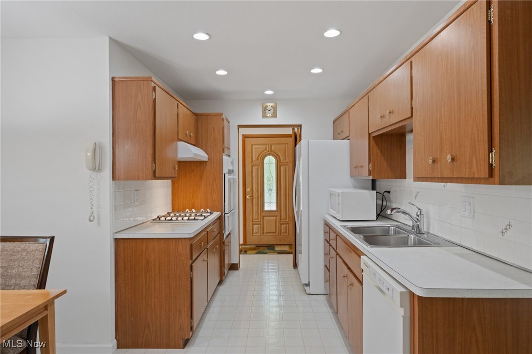 3104 Coventry Drive, Parma, Ohio image 4