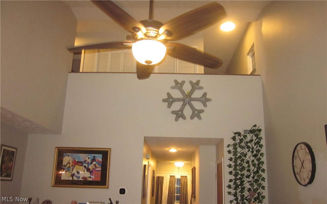 Courtyards Woodbury Condo - Residential