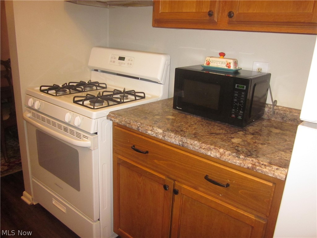 Courtyards Woodbury Condo - Residential