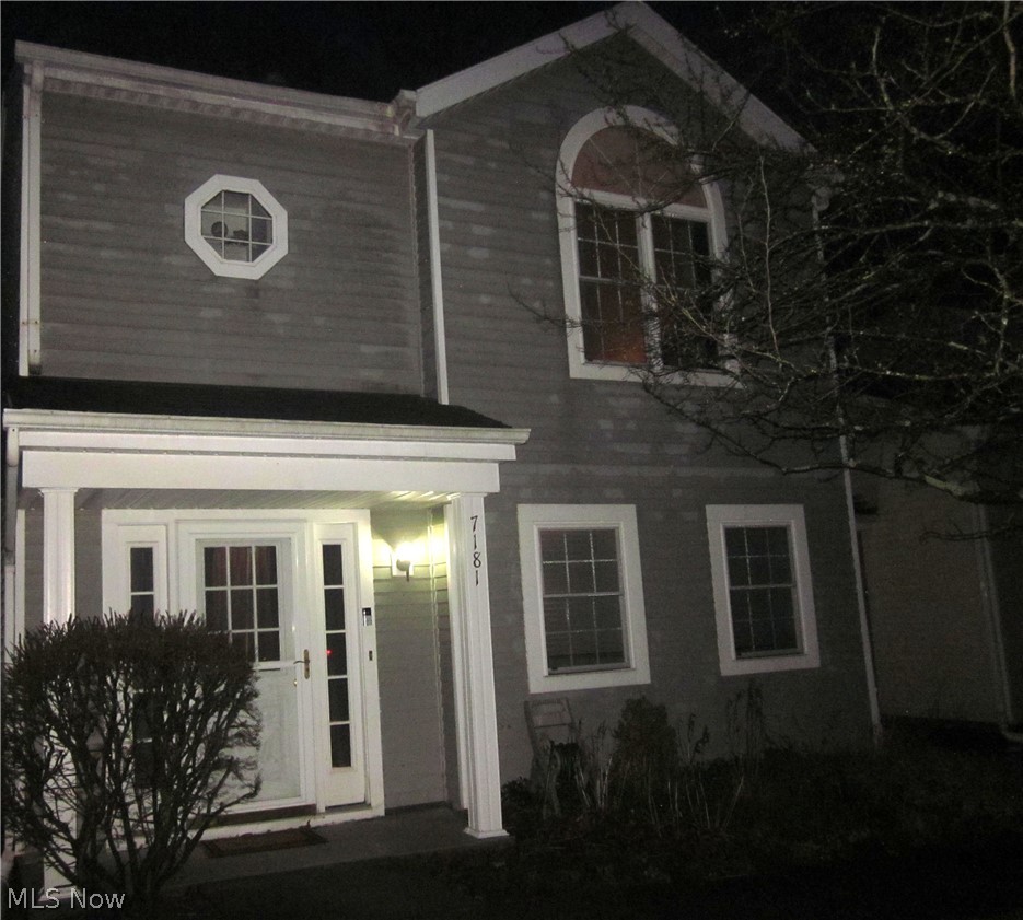 Courtyards Woodbury Condo - Residential